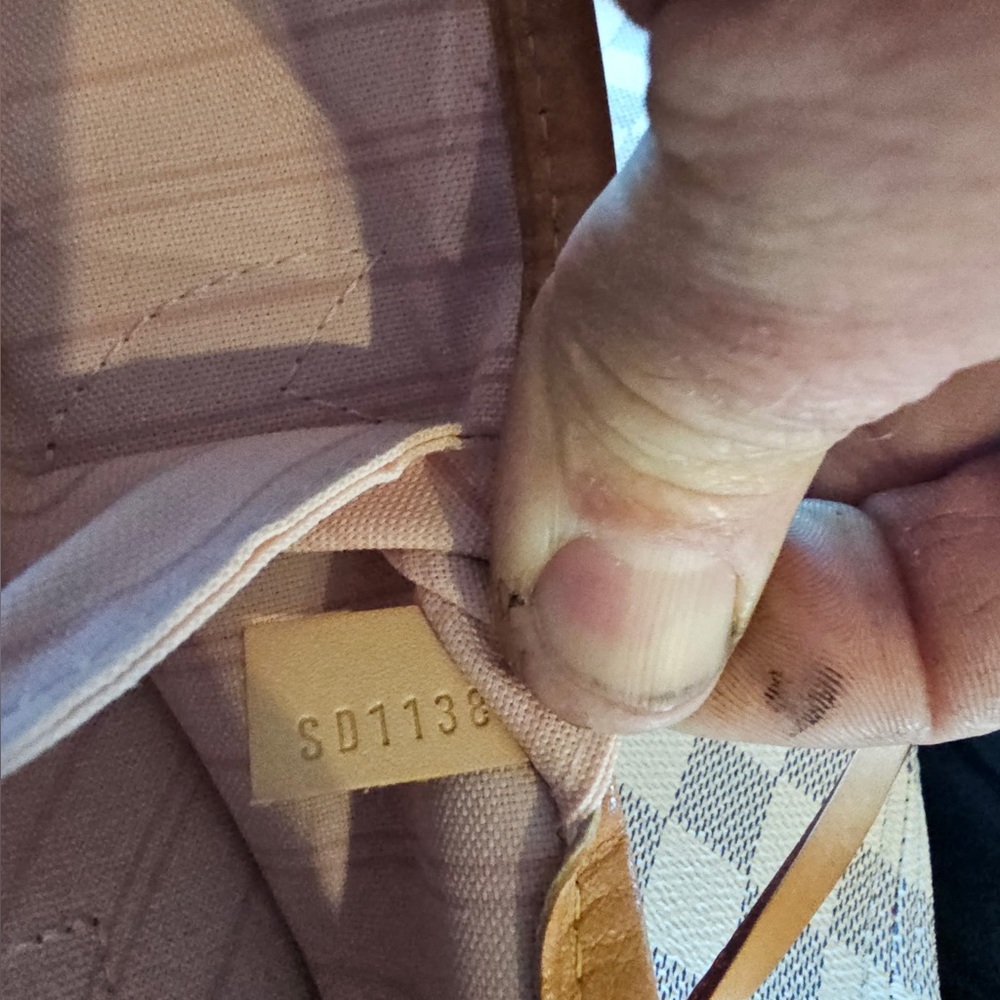 Louis Vuitton Damier Azur Tote - Cream and Tan - Picture 10 of 10
